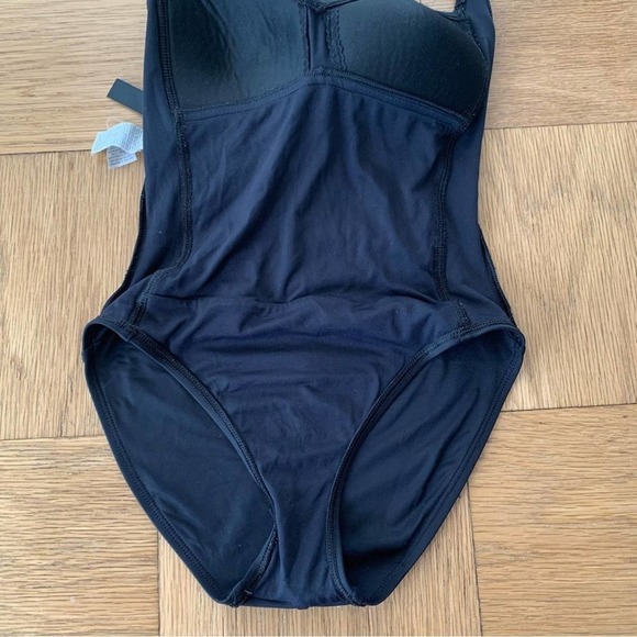 La Blanca Size 4 One Piece Swim Suit Black Ruched Padded - Picture 4 of 8